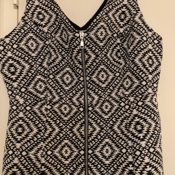Hollister Zipper Front Black/ White Printed Dress - Picture 2 of 5